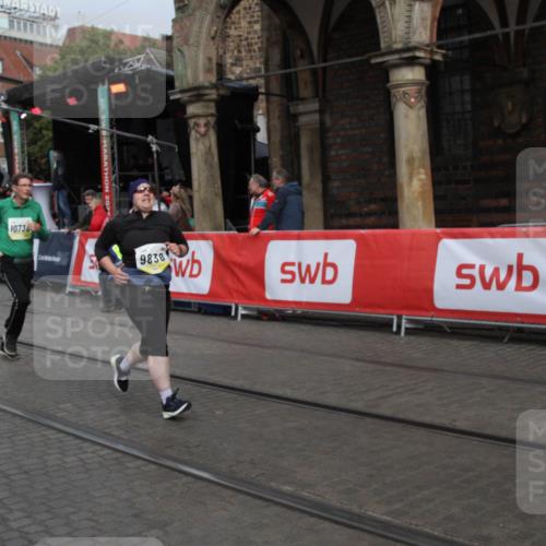 05.10.2025 - 20. swb-Marathon Bremen Yannick Fuchs http://msf.ph/oto/9318022 05.10.2025 11:17:00 Ziel 9698, 9838, 10728, 10736, 10752 meine-sportfotos.de