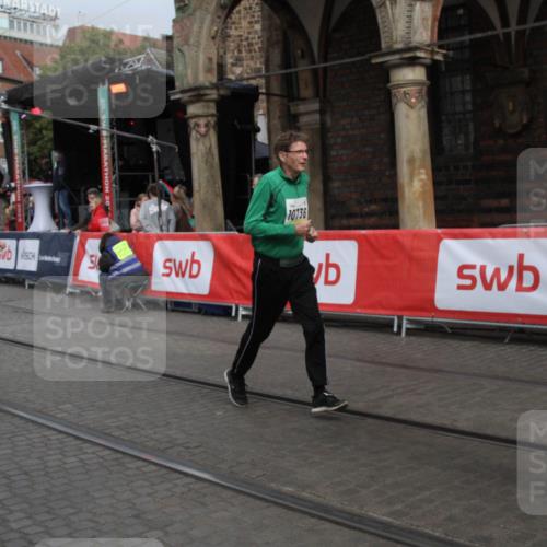 05.10.2025 - 20. swb-Marathon Bremen Yannick Fuchs http://msf.ph/oto/9318025 05.10.2025 11:17:01 Ziel 9698, 9838, 10728, 10736, 10752 meine-sportfotos.de