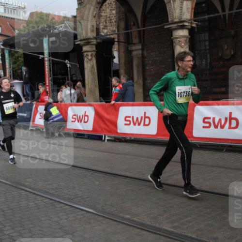 05.10.2025 - 20. swb-Marathon Bremen Yannick Fuchs http://msf.ph/oto/9318026 05.10.2025 11:17:01 Ziel 9698, 9838, 10728, 10736, 10752 meine-sportfotos.de