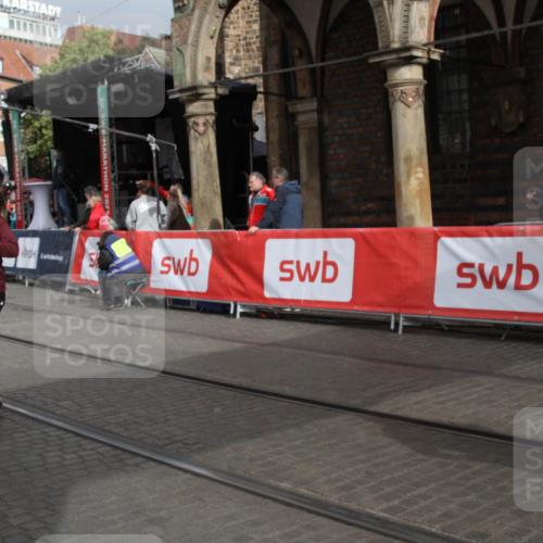 05.10.2025 - 20. swb-Marathon Bremen Yannick Fuchs http://msf.ph/oto/9318033 05.10.2025 11:17:04 Ziel 10728, 10752 meine-sportfotos.de