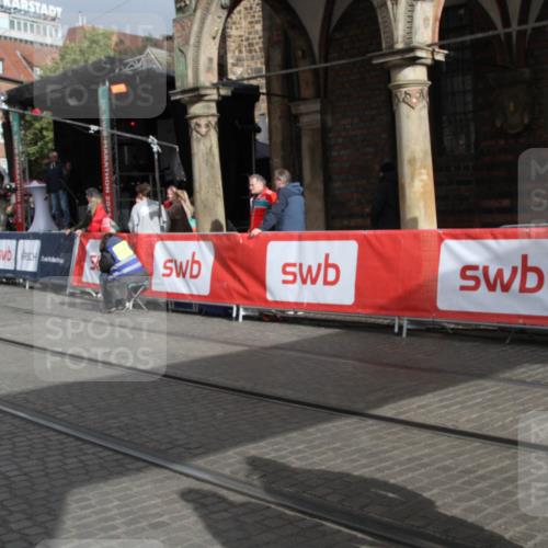 05.10.2025 - 20. swb-Marathon Bremen Yannick Fuchs http://msf.ph/oto/9318039 05.10.2025 11:17:06 Ziel 10728, 10752 meine-sportfotos.de
