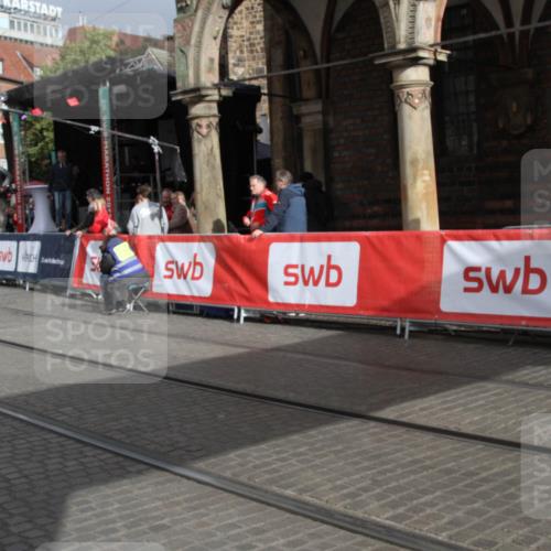 05.10.2025 - 20. swb-Marathon Bremen Yannick Fuchs http://msf.ph/oto/9318044 05.10.2025 11:17:07 Ziel  meine-sportfotos.de