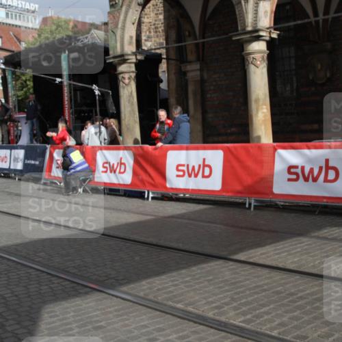 05.10.2025 - 20. swb-Marathon Bremen Yannick Fuchs http://msf.ph/oto/9318053 05.10.2025 11:17:10 Ziel 10759, 10874 meine-sportfotos.de