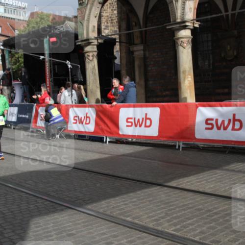 05.10.2025 - 20. swb-Marathon Bremen Yannick Fuchs http://msf.ph/oto/9318058 05.10.2025 11:17:12 Ziel 10759, 10874 meine-sportfotos.de