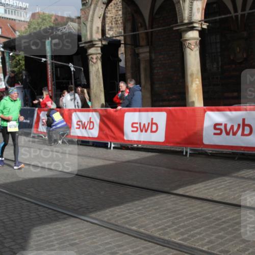 05.10.2025 - 20. swb-Marathon Bremen Yannick Fuchs http://msf.ph/oto/9318059 05.10.2025 11:17:12 Ziel 10759, 10874 meine-sportfotos.de