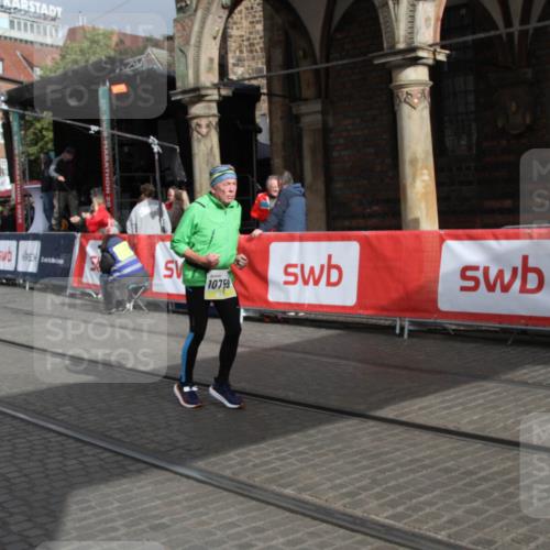 05.10.2025 - 20. swb-Marathon Bremen Yannick Fuchs http://msf.ph/oto/9318063 05.10.2025 11:17:14 Ziel 10759, 10874 meine-sportfotos.de