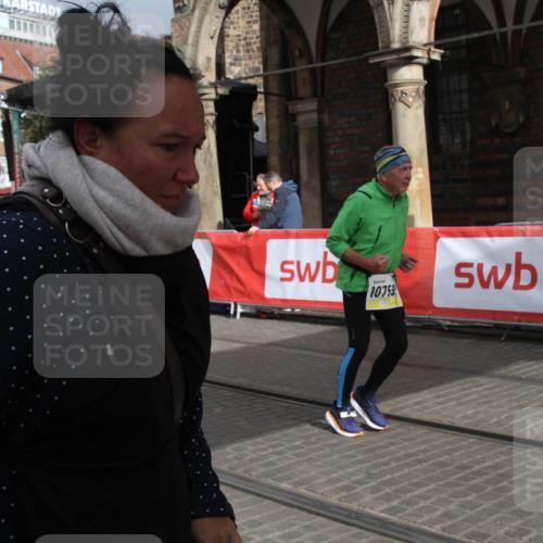 05.10.2025 - 20. swb-Marathon Bremen Yannick Fuchs http://msf.ph/oto/9318065 05.10.2025 11:17:14 Ziel 10759, 10874 meine-sportfotos.de