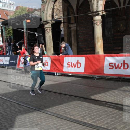 05.10.2025 - 20. swb-Marathon Bremen Yannick Fuchs http://msf.ph/oto/9318067 05.10.2025 11:17:15 Ziel 10759, 10874 meine-sportfotos.de