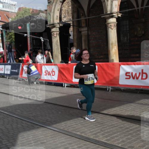 05.10.2025 - 20. swb-Marathon Bremen Yannick Fuchs http://msf.ph/oto/9318068 05.10.2025 11:17:16 Ziel 10874 meine-sportfotos.de