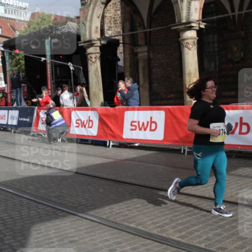 05.10.2025 - 20. swb-Marathon Bremen Yannick Fuchs http://msf.ph/oto/9318069 05.10.2025 11:17:16 Ziel 10874 meine-sportfotos.de