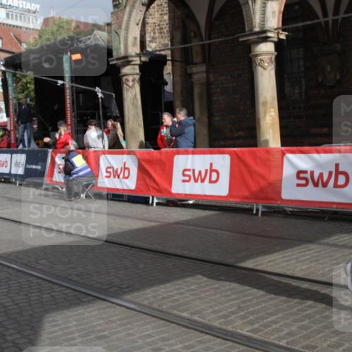 05.10.2025 - 20. swb-Marathon Bremen Yannick Fuchs http://msf.ph/oto/9318070 05.10.2025 11:17:16 Ziel 10874 meine-sportfotos.de