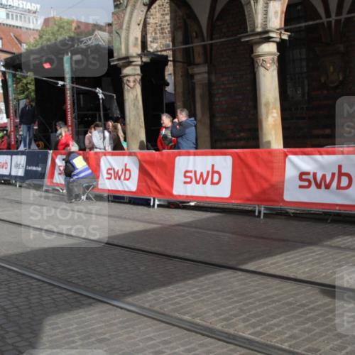 05.10.2025 - 20. swb-Marathon Bremen Yannick Fuchs http://msf.ph/oto/9318072 05.10.2025 11:17:17 Ziel  meine-sportfotos.de