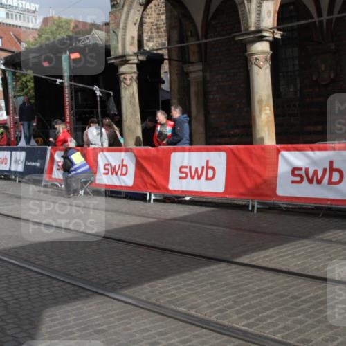05.10.2025 - 20. swb-Marathon Bremen Yannick Fuchs http://msf.ph/oto/9318074 05.10.2025 11:17:17 Ziel  meine-sportfotos.de