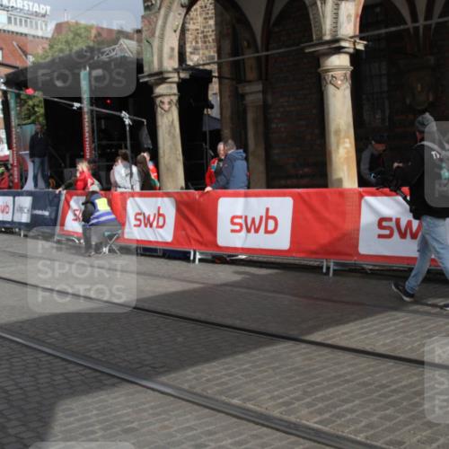 05.10.2025 - 20. swb-Marathon Bremen Yannick Fuchs http://msf.ph/oto/9318082 05.10.2025 11:17:20 Ziel  meine-sportfotos.de