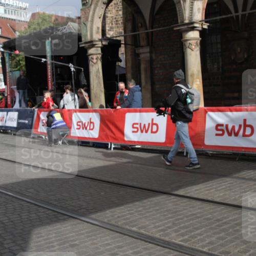 05.10.2025 - 20. swb-Marathon Bremen Yannick Fuchs http://msf.ph/oto/9318085 05.10.2025 11:17:21 Ziel 11008 meine-sportfotos.de