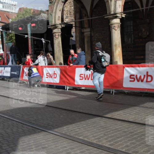 05.10.2025 - 20. swb-Marathon Bremen Yannick Fuchs http://msf.ph/oto/9318086 05.10.2025 11:17:22 Ziel 11008 meine-sportfotos.de