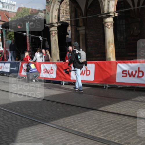 05.10.2025 - 20. swb-Marathon Bremen Yannick Fuchs http://msf.ph/oto/9318088 05.10.2025 11:17:22 Ziel 11008 meine-sportfotos.de