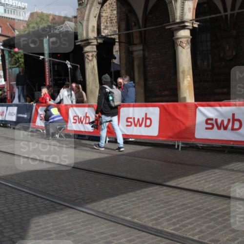 05.10.2025 - 20. swb-Marathon Bremen Yannick Fuchs http://msf.ph/oto/9318090 05.10.2025 11:17:23 Ziel 11008 meine-sportfotos.de