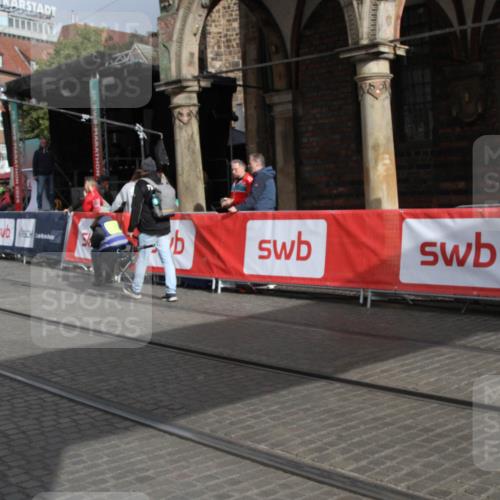 05.10.2025 - 20. swb-Marathon Bremen Yannick Fuchs http://msf.ph/oto/9318093 05.10.2025 11:17:24 Ziel 11008 meine-sportfotos.de