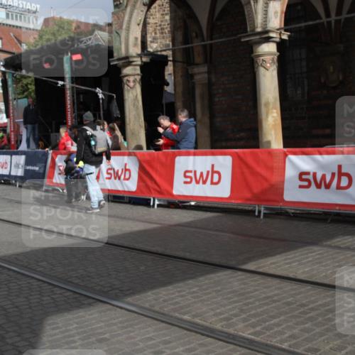 05.10.2025 - 20. swb-Marathon Bremen Yannick Fuchs http://msf.ph/oto/9318094 05.10.2025 11:17:24 Ziel 11008 meine-sportfotos.de
