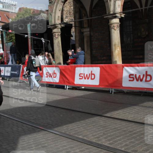 05.10.2025 - 20. swb-Marathon Bremen Yannick Fuchs http://msf.ph/oto/9318095 05.10.2025 11:17:25 Ziel 11008 meine-sportfotos.de