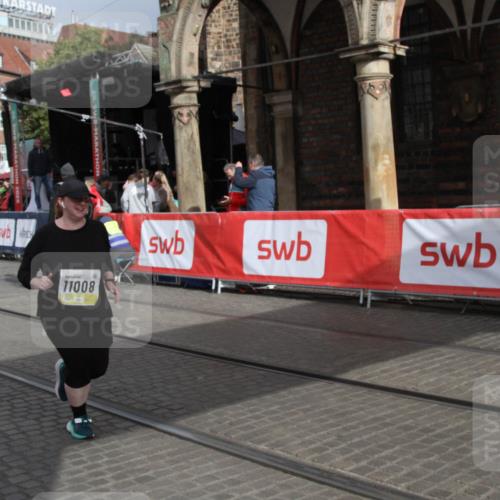 05.10.2025 - 20. swb-Marathon Bremen Yannick Fuchs http://msf.ph/oto/9318097 05.10.2025 11:17:25 Ziel 11008 meine-sportfotos.de