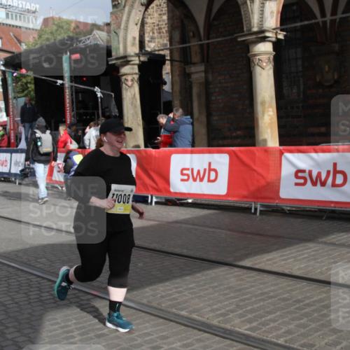 05.10.2025 - 20. swb-Marathon Bremen Yannick Fuchs http://msf.ph/oto/9318098 05.10.2025 11:17:26 Ziel 11008 meine-sportfotos.de