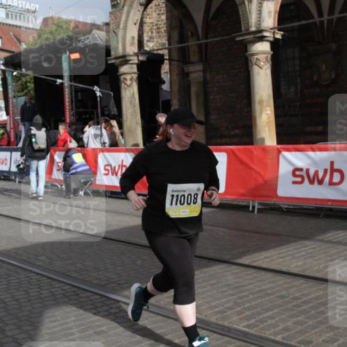 05.10.2025 - 20. swb-Marathon Bremen Yannick Fuchs http://msf.ph/oto/9318099 05.10.2025 11:17:26 Ziel 11008 meine-sportfotos.de