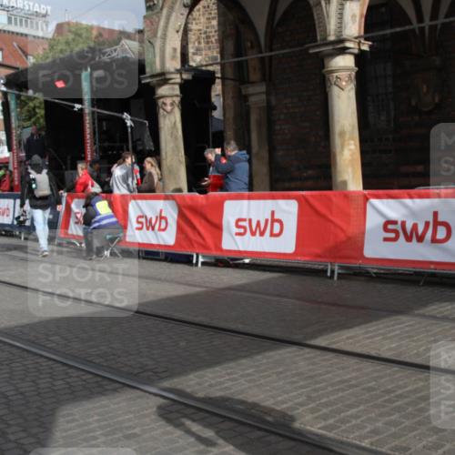 05.10.2025 - 20. swb-Marathon Bremen Yannick Fuchs http://msf.ph/oto/9318101 05.10.2025 11:17:27 Ziel 11008 meine-sportfotos.de