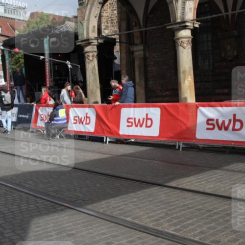 05.10.2025 - 20. swb-Marathon Bremen Yannick Fuchs http://msf.ph/oto/9318105 05.10.2025 11:17:28 Ziel 9805 meine-sportfotos.de