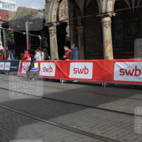 05.10.2025 - 20. swb-Marathon Bremen Yannick Fuchs http://msf.ph/oto/9318113 05.10.2025 11:17:31 Ziel 9805 meine-sportfotos.de