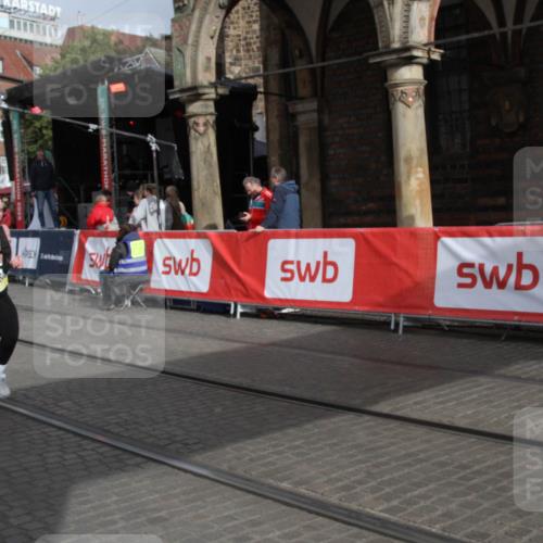 05.10.2025 - 20. swb-Marathon Bremen Yannick Fuchs http://msf.ph/oto/9318118 05.10.2025 11:17:32 Ziel 9805 meine-sportfotos.de