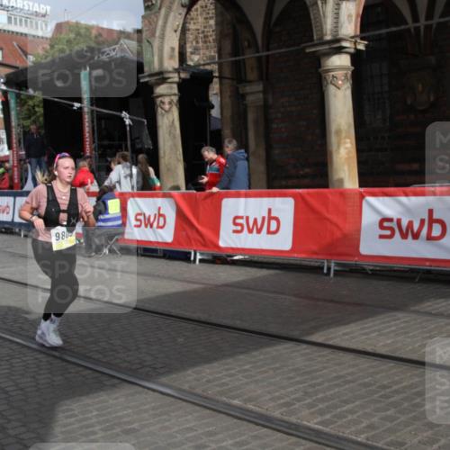 05.10.2025 - 20. swb-Marathon Bremen Yannick Fuchs http://msf.ph/oto/9318119 05.10.2025 11:17:33 Ziel 9805 meine-sportfotos.de