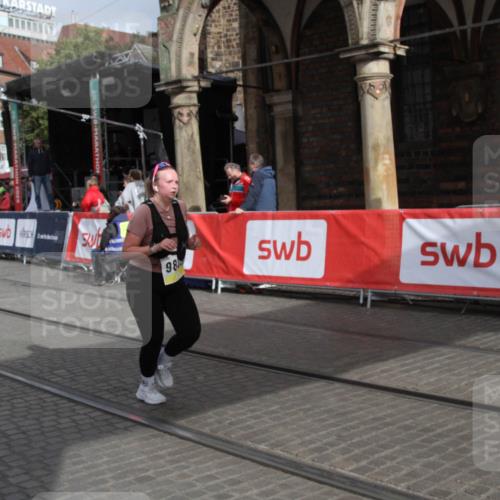 05.10.2025 - 20. swb-Marathon Bremen Yannick Fuchs http://msf.ph/oto/9318120 05.10.2025 11:17:33 Ziel 9805 meine-sportfotos.de