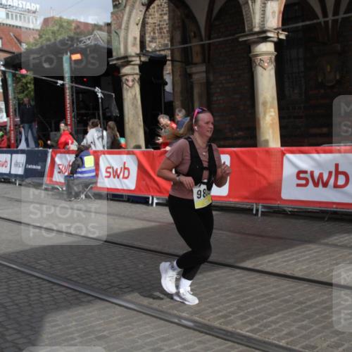 05.10.2025 - 20. swb-Marathon Bremen Yannick Fuchs http://msf.ph/oto/9318121 05.10.2025 11:17:33 Ziel 9805 meine-sportfotos.de