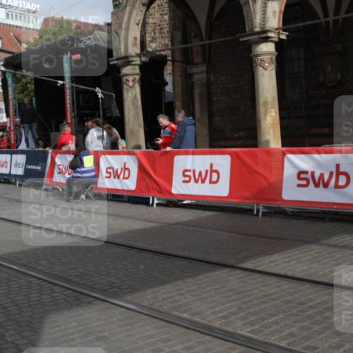 05.10.2025 - 20. swb-Marathon Bremen Yannick Fuchs http://msf.ph/oto/9318128 05.10.2025 11:17:36 Ziel  meine-sportfotos.de