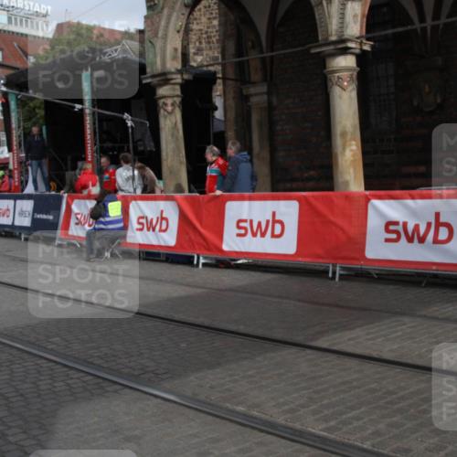 05.10.2025 - 20. swb-Marathon Bremen Yannick Fuchs http://msf.ph/oto/9318134 05.10.2025 11:17:38 Ziel  meine-sportfotos.de
