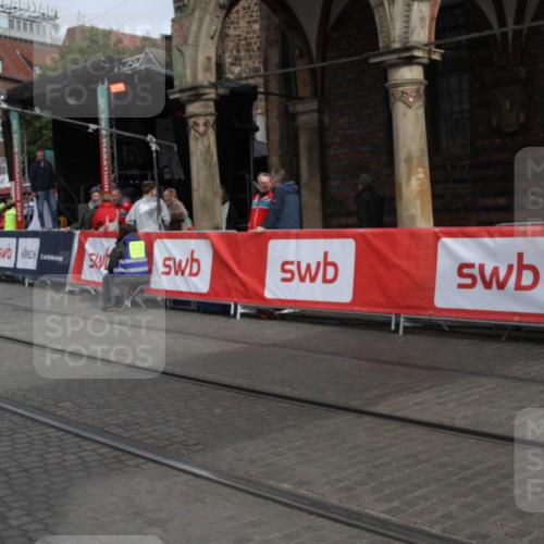 05.10.2025 - 20. swb-Marathon Bremen Yannick Fuchs http://msf.ph/oto/9318153 05.10.2025 11:17:44 Ziel 9869, 10312, 10465 meine-sportfotos.de