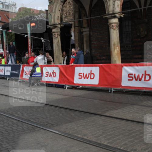 05.10.2025 - 20. swb-Marathon Bremen Yannick Fuchs http://msf.ph/oto/9318155 05.10.2025 11:17:45 Ziel 9869, 10312, 10465 meine-sportfotos.de