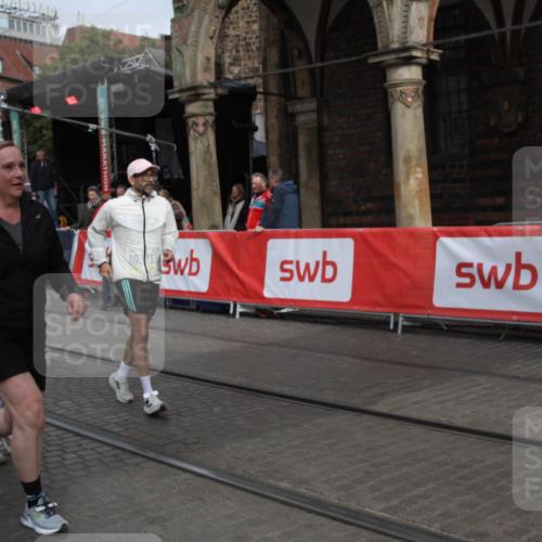 05.10.2025 - 20. swb-Marathon Bremen Yannick Fuchs http://msf.ph/oto/9318160 05.10.2025 11:17:46 Ziel 9869, 10312, 10465 meine-sportfotos.de