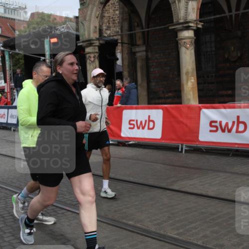 05.10.2025 - 20. swb-Marathon Bremen Yannick Fuchs http://msf.ph/oto/9318161 05.10.2025 11:17:47 Ziel 9869, 10312, 10465 meine-sportfotos.de
