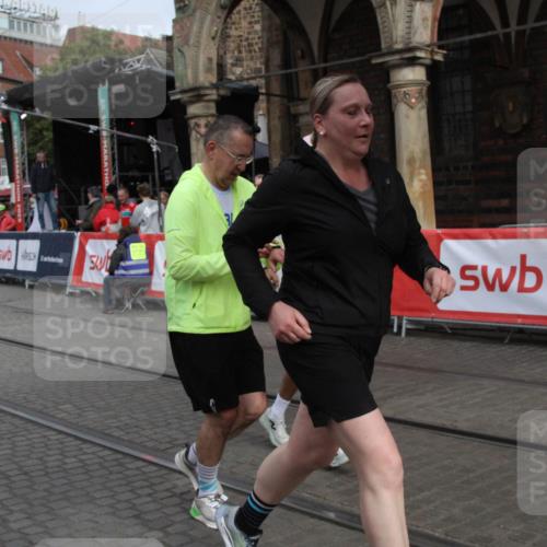 05.10.2025 - 20. swb-Marathon Bremen Yannick Fuchs http://msf.ph/oto/9318162 05.10.2025 11:17:47 Ziel 9869, 10312, 10465 meine-sportfotos.de