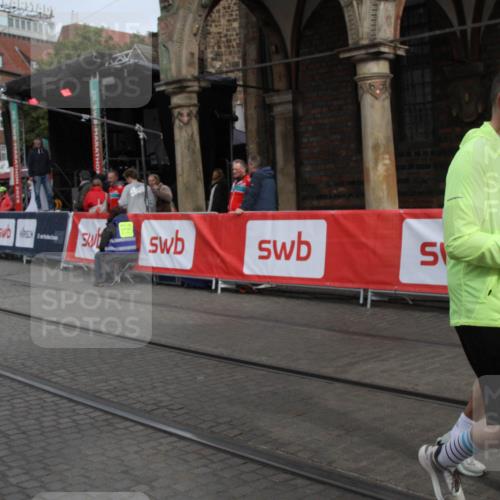 05.10.2025 - 20. swb-Marathon Bremen Yannick Fuchs http://msf.ph/oto/9318164 05.10.2025 11:17:48 Ziel 9869, 10312, 10465 meine-sportfotos.de