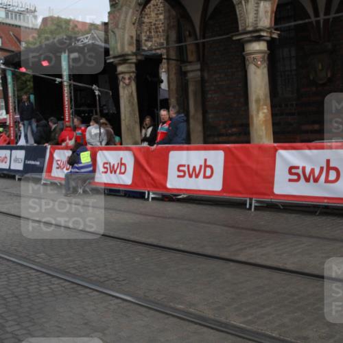 05.10.2025 - 20. swb-Marathon Bremen Yannick Fuchs http://msf.ph/oto/9318173 05.10.2025 11:17:51 Ziel  meine-sportfotos.de