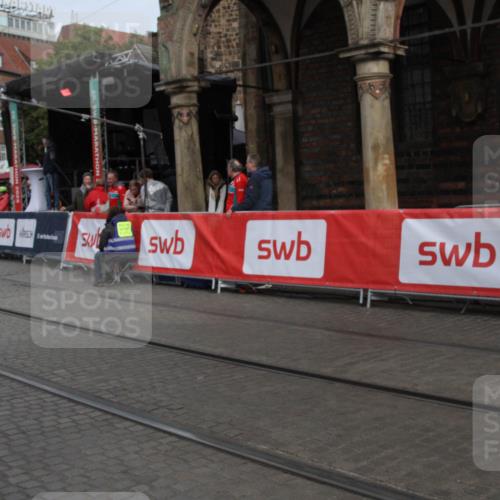 05.10.2025 - 20. swb-Marathon Bremen Yannick Fuchs http://msf.ph/oto/9318189 05.10.2025 11:17:56 Ziel  meine-sportfotos.de