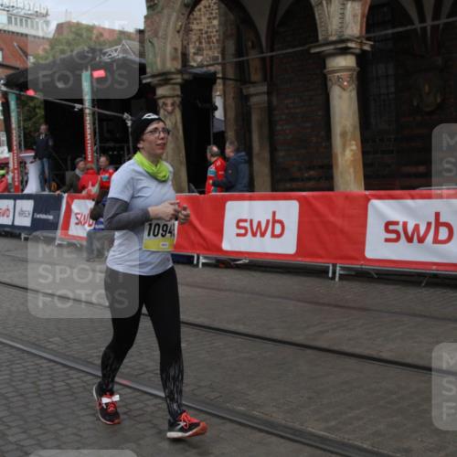 05.10.2025 - 20. swb-Marathon Bremen Yannick Fuchs http://msf.ph/oto/9318207 05.10.2025 11:18:03 Ziel 10808, 10949 meine-sportfotos.de