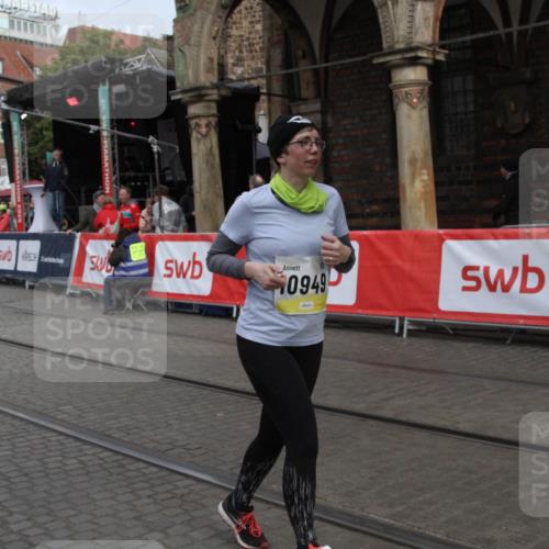 05.10.2025 - 20. swb-Marathon Bremen Yannick Fuchs http://msf.ph/oto/9318208 05.10.2025 11:18:03 Ziel 10808, 10949 meine-sportfotos.de