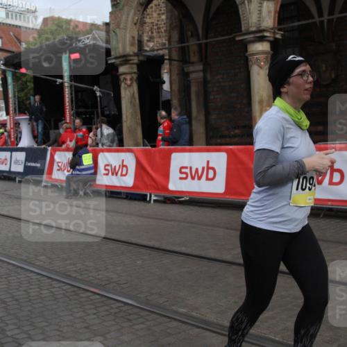 05.10.2025 - 20. swb-Marathon Bremen Yannick Fuchs http://msf.ph/oto/9318209 05.10.2025 11:18:03 Ziel 10808, 10949 meine-sportfotos.de