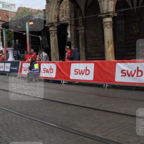 05.10.2025 - 20. swb-Marathon Bremen Yannick Fuchs http://msf.ph/oto/9318210 05.10.2025 11:18:04 Ziel 10808, 10949 meine-sportfotos.de