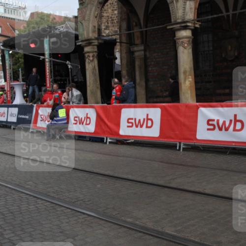 05.10.2025 - 20. swb-Marathon Bremen Yannick Fuchs http://msf.ph/oto/9318211 05.10.2025 11:18:04 Ziel 10808, 10949 meine-sportfotos.de
